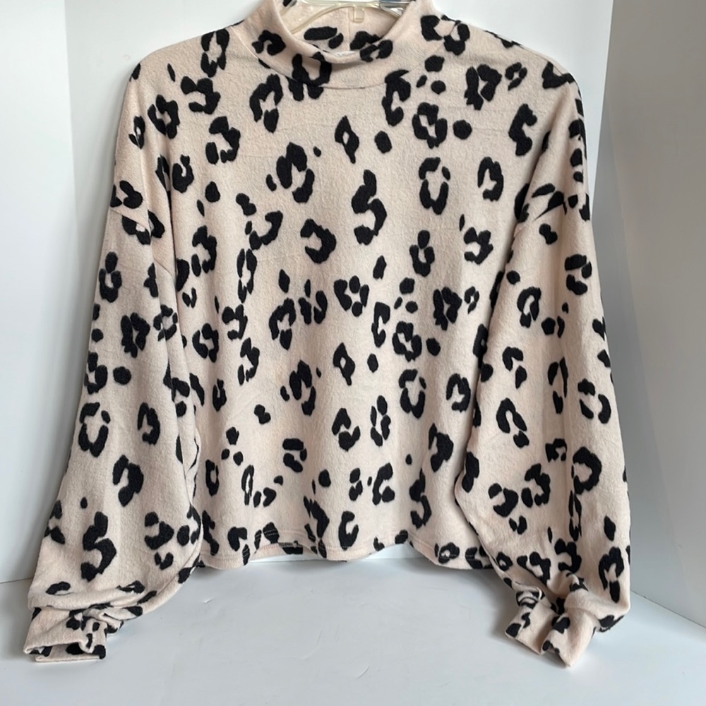Lush super soft mock neck cheetah print cropped long sleeve top size small